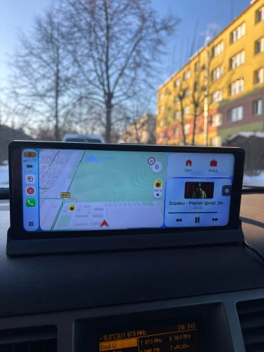 Ekran CarPro 10,26" z mapą i odtwarzaczem muzyki na desce rozdzielczej